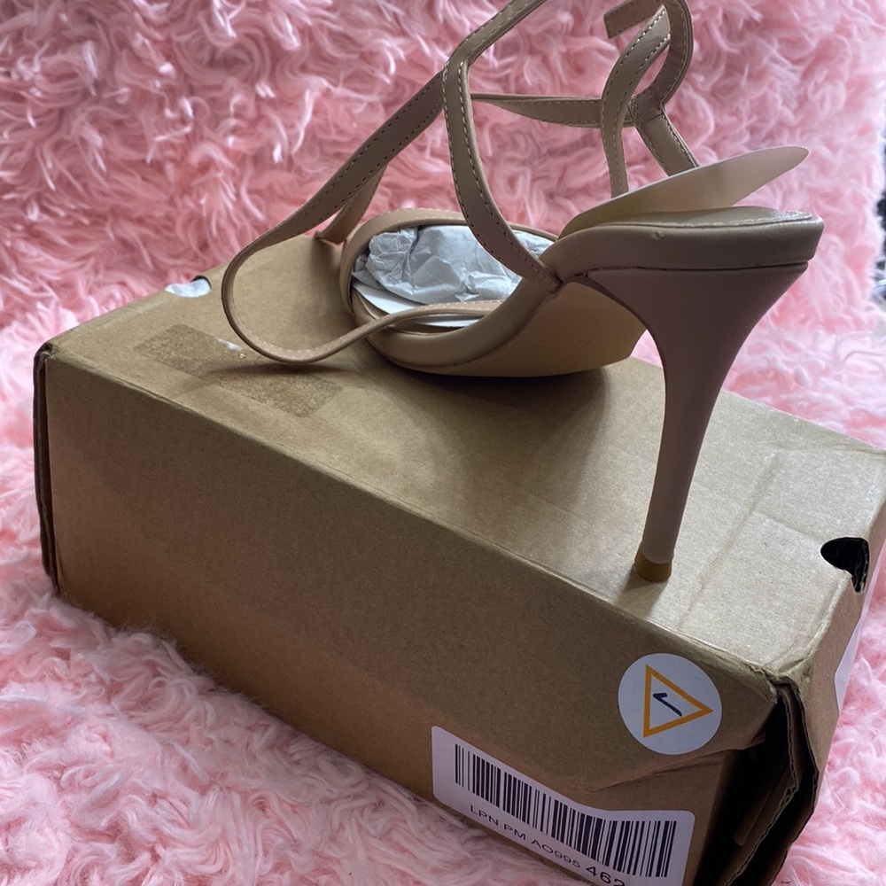 Heels - Picture 3 of 3